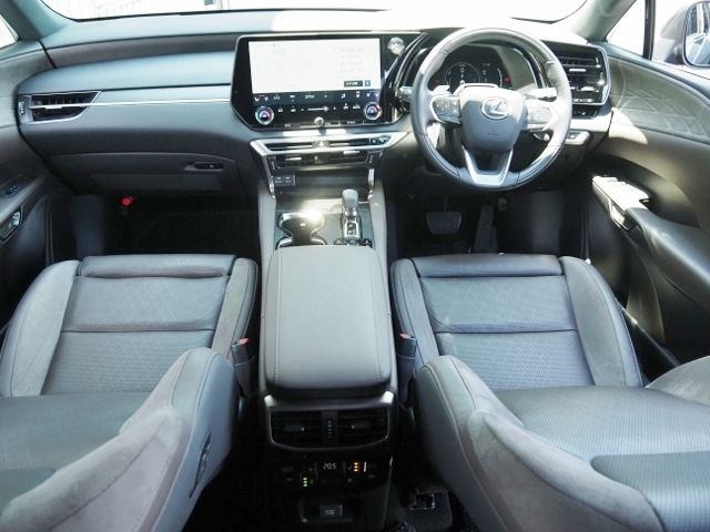 TOYOTA LEXUS RX450H+ 2023 Image 31