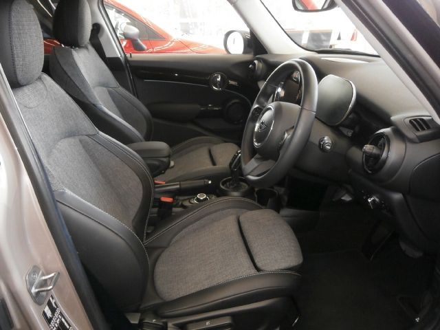 BMW MINI COOPER 5DOOR 2021 Image 31