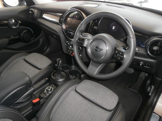 BMW MINI COOPER 5DOOR 2021 Image 31