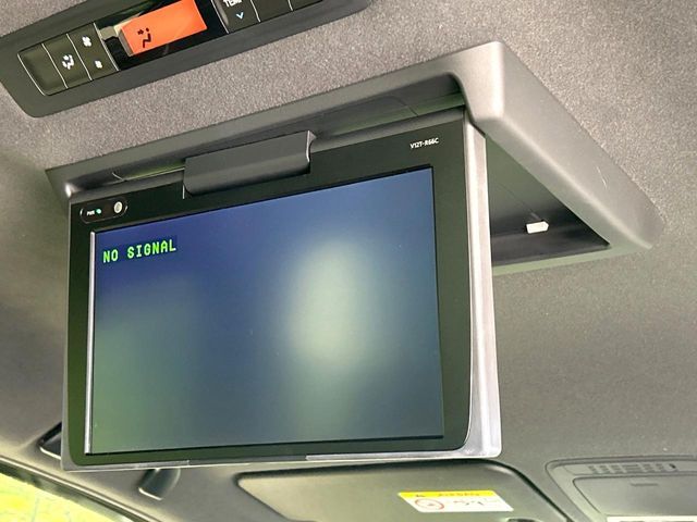 TOYOTA VOXY HYBRID 2017 Image 31