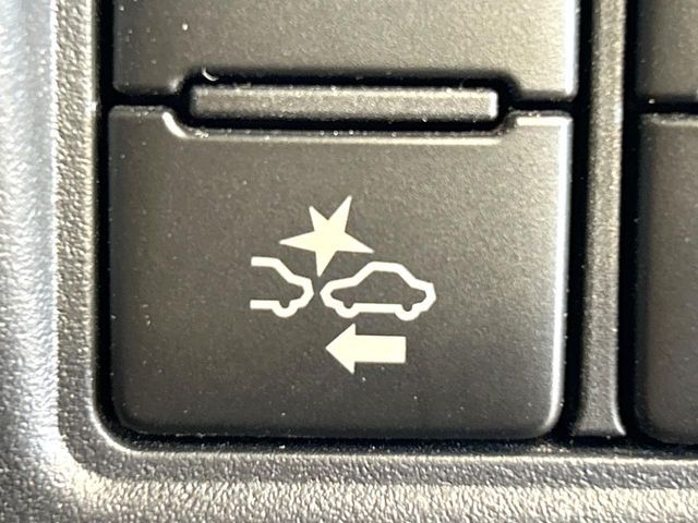 TOYOTA VOXY HYBRID 2017 Image 31