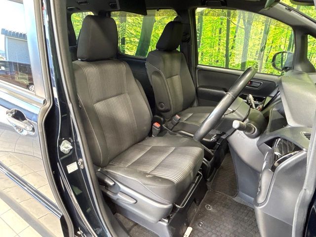 TOYOTA VOXY HYBRID 2017 Image 31