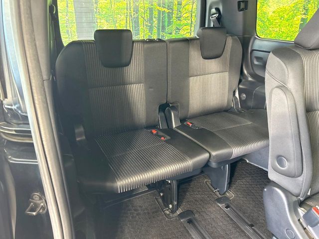 TOYOTA VOXY HYBRID 2017 Image 31