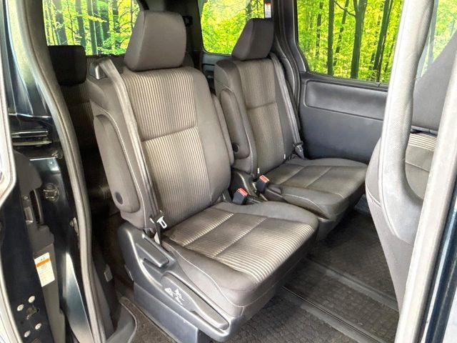 TOYOTA VOXY HYBRID 2017 Image 31