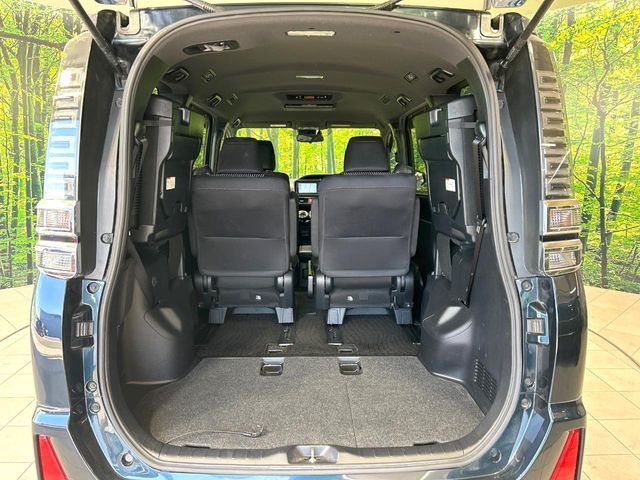 TOYOTA VOXY HYBRID 2017 Image 31