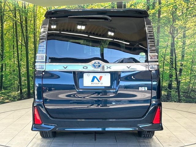 TOYOTA VOXY HYBRID 2017 Image 31