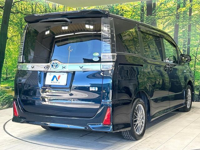 TOYOTA VOXY HYBRID 2017 Image 31