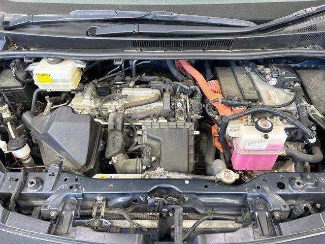 TOYOTA VOXY HYBRID 2017 Image 31