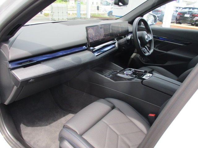 BMW 5SERIES TOURING 2024 Image 31