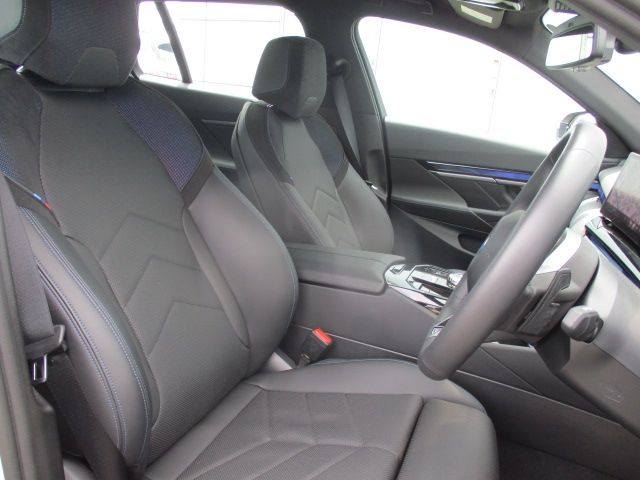 BMW 5SERIES TOURING 2024 Image 31