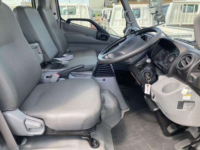 HINO DUTRO 2011 Image 31