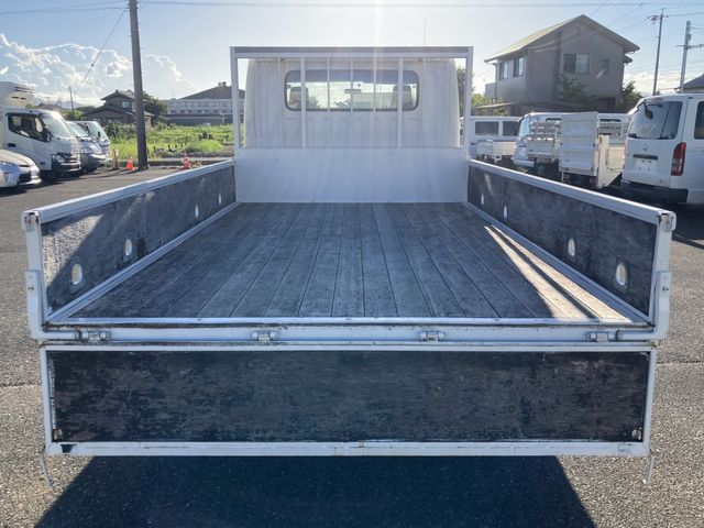 HINO DUTRO 2011 Image 31