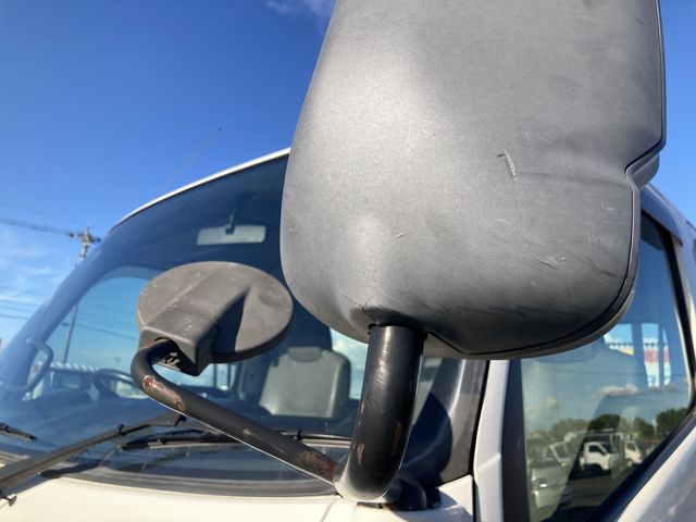 HINO DUTRO 2011 Image 31