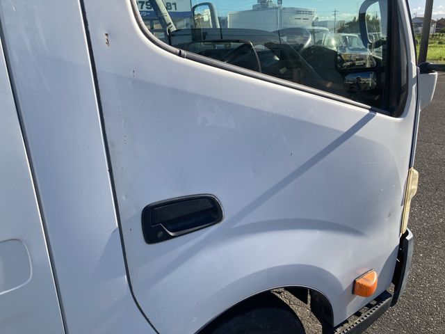 HINO DUTRO 2011 Image 31