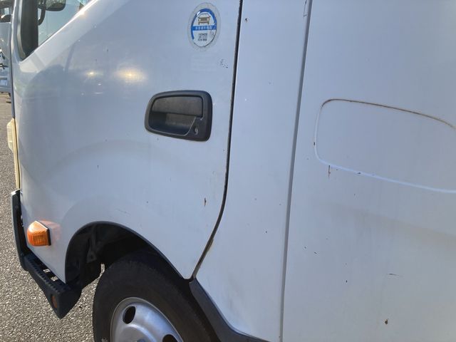 HINO DUTRO 2011 Image 31