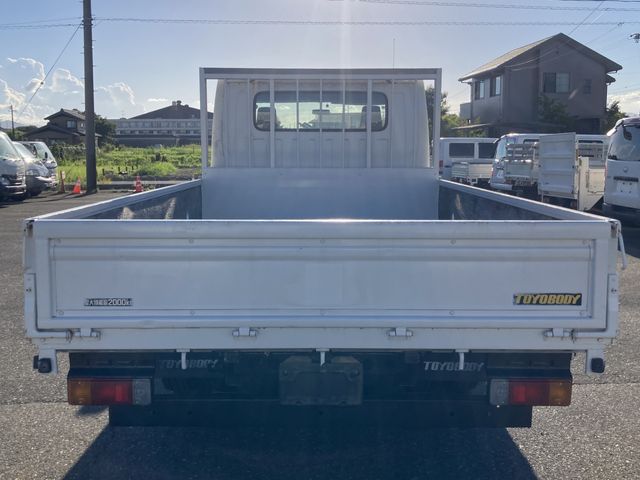 HINO DUTRO 2011 Image 31