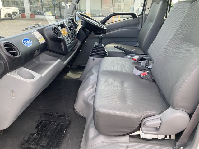 HINO DUTRO 2011 Image 31