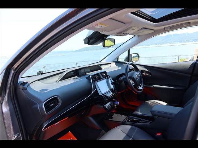 TOYOTA PRIUS 2019 Image 31