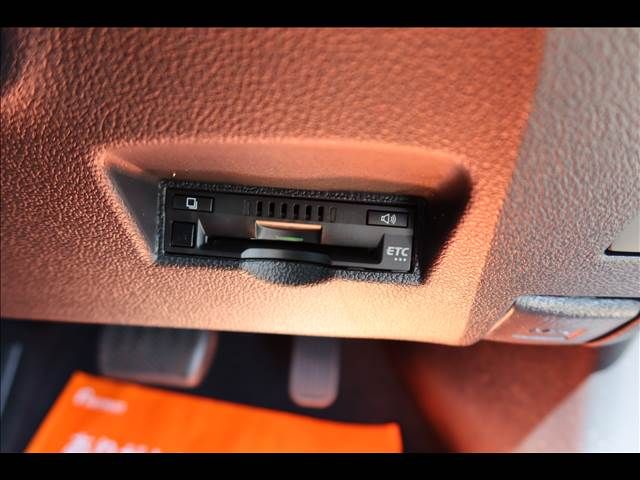 TOYOTA PRIUS 2019 Image 31