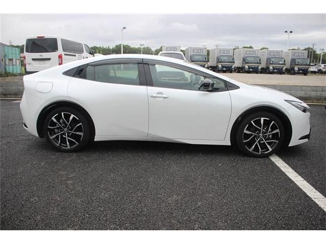 TOYOTA PRIUS PHV 2023 Image 31