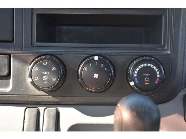 MITSUBISHI CANTER 2012 Image 31
