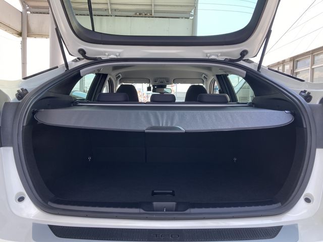 TOYOTA PRIUS 4WD 2019 Image 31