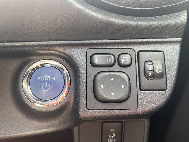 TOYOTA AQUA 2013 Image 31