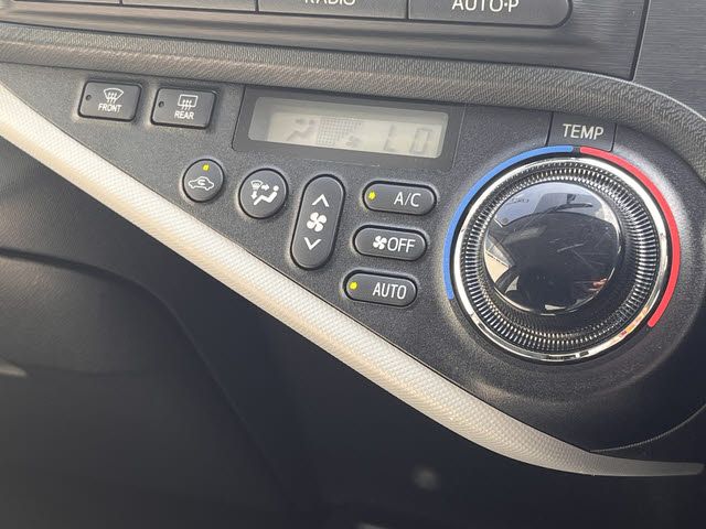 TOYOTA AQUA 2013 Image 31