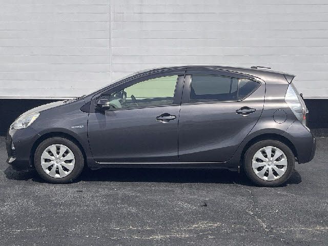 TOYOTA AQUA 2013 Image 31