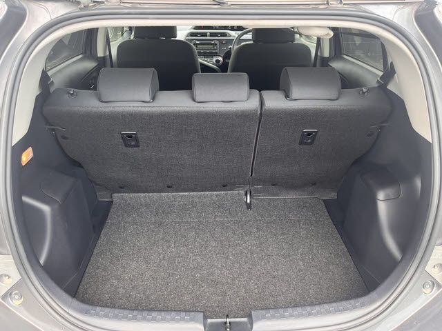 TOYOTA AQUA 2013 Image 31