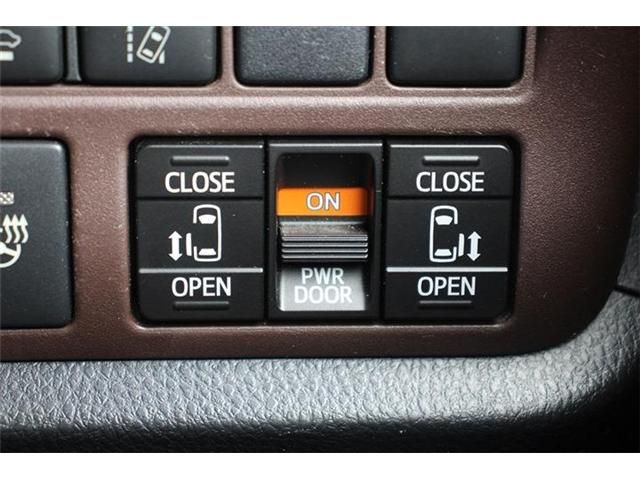 TOYOTA ESQUIRE HYBRID 2017 Image 31