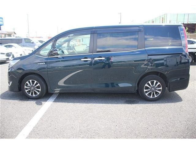 TOYOTA ESQUIRE HYBRID 2017 Image 31