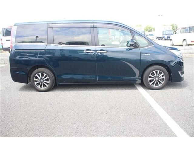 TOYOTA ESQUIRE HYBRID 2017 Image 31