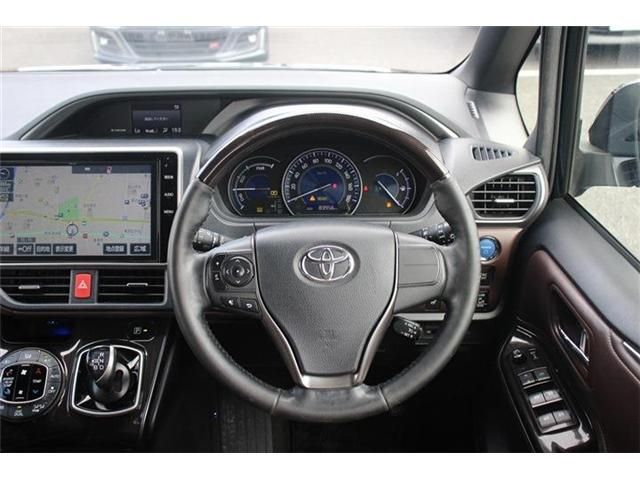 TOYOTA ESQUIRE HYBRID 2017 Image 31