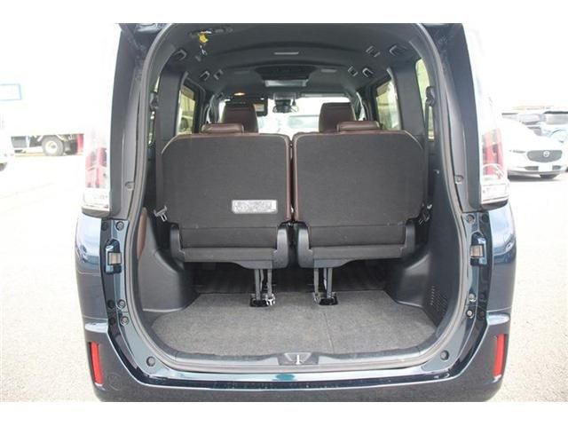 TOYOTA ESQUIRE HYBRID 2017 Image 31