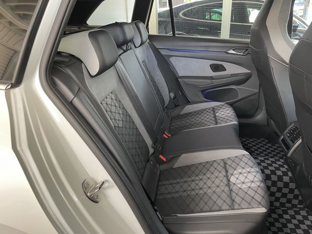 VOLKSWAGEN GOLF VARI 2023 Image 31
