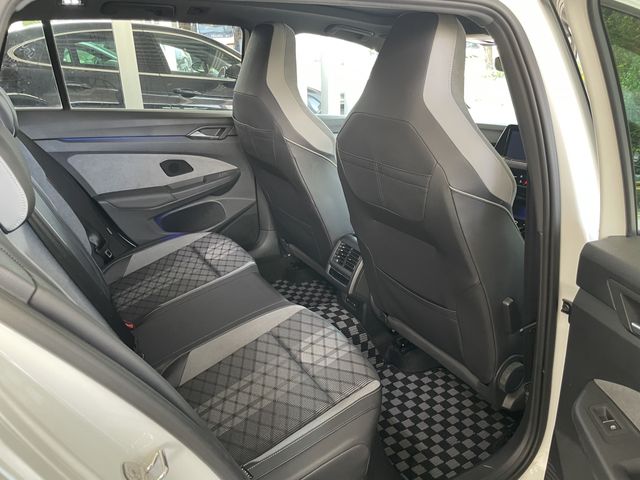 VOLKSWAGEN GOLF VARI 2023 Image 31