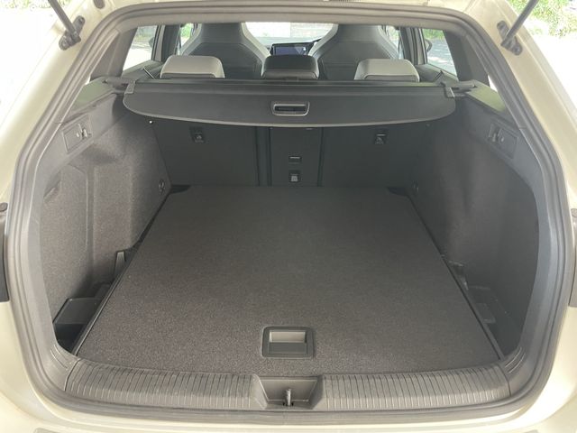 VOLKSWAGEN GOLF VARI 2023 Image 31