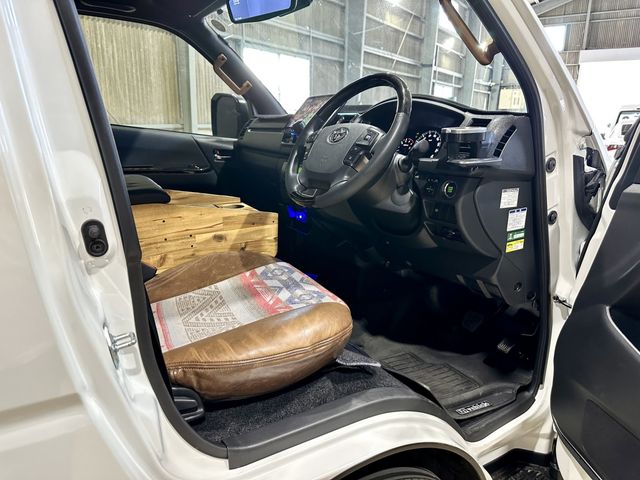 TOYOTA HIACE VAN 4WD 2023 Image 31
