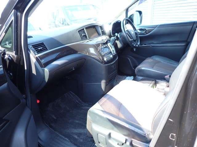 NISSAN ELGRAND 2010 Image 31