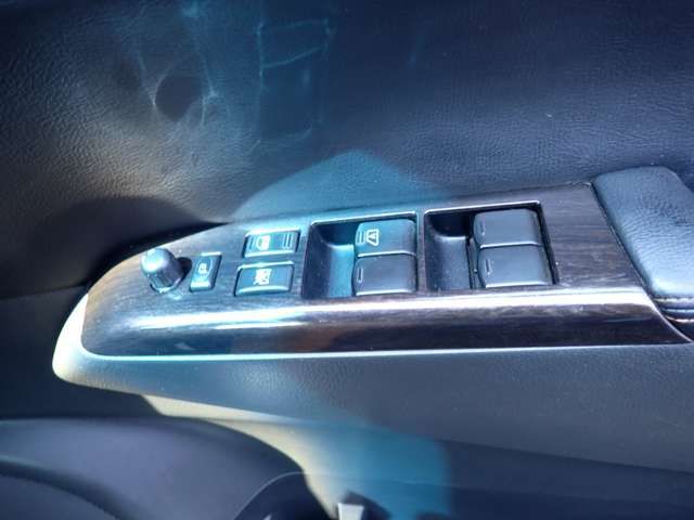 NISSAN ELGRAND 2010 Image 31