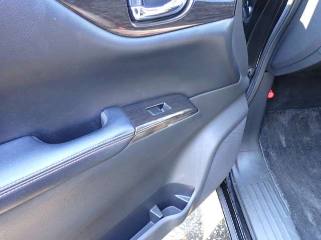 NISSAN ELGRAND 2010 Image 31