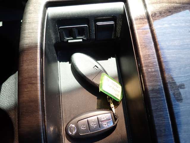 NISSAN ELGRAND 2010 Image 31