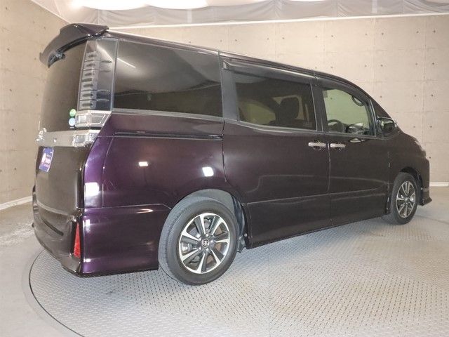 TOYOTA VOXY 2018 Image 31