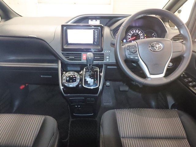 TOYOTA VOXY 2018 Image 31