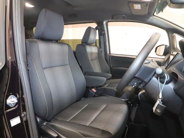 TOYOTA VOXY 2018 Image 31