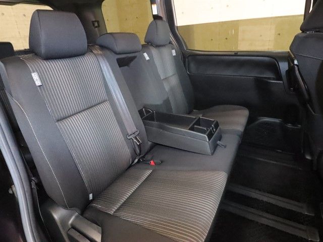 TOYOTA VOXY 2018 Image 31