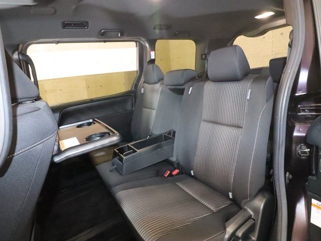 TOYOTA VOXY 2018 Image 31