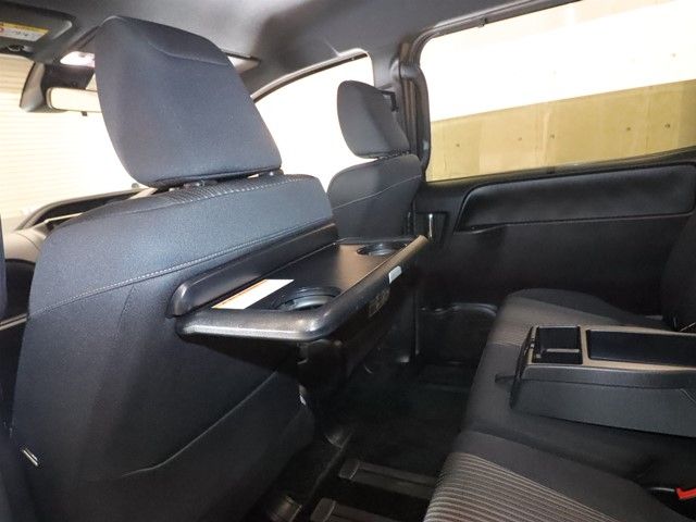 TOYOTA VOXY 2018 Image 31