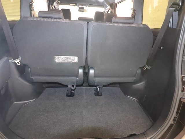 TOYOTA VOXY 2018 Image 31